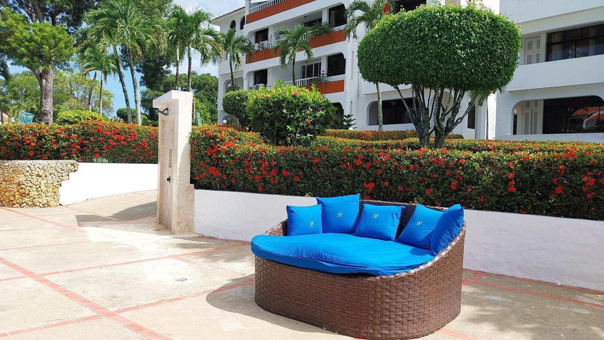 The Biggest Swimming Pool In Sosua, Frente A La Piscina Mas Grande En Sosua Apartment Bagian luar foto