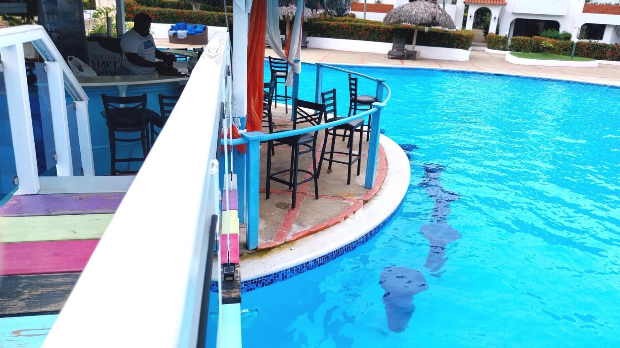 The Biggest Swimming Pool In Sosua, Frente A La Piscina Mas Grande En Sosua Apartment Bagian luar foto